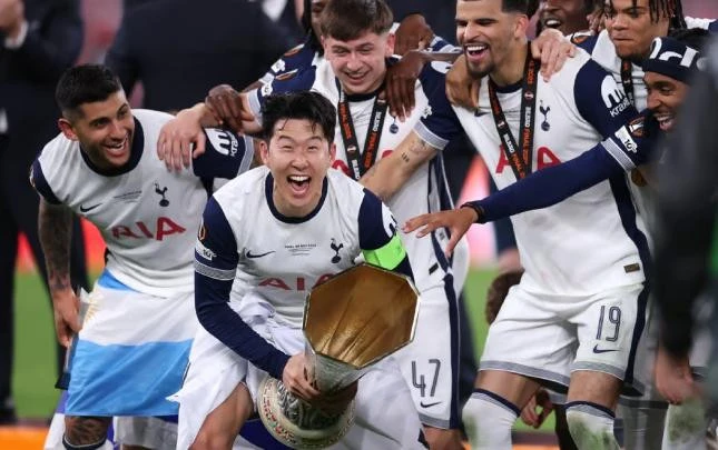 "Tottenhem" oyunçularına medal çatmadı, UEFA üzr istədi
