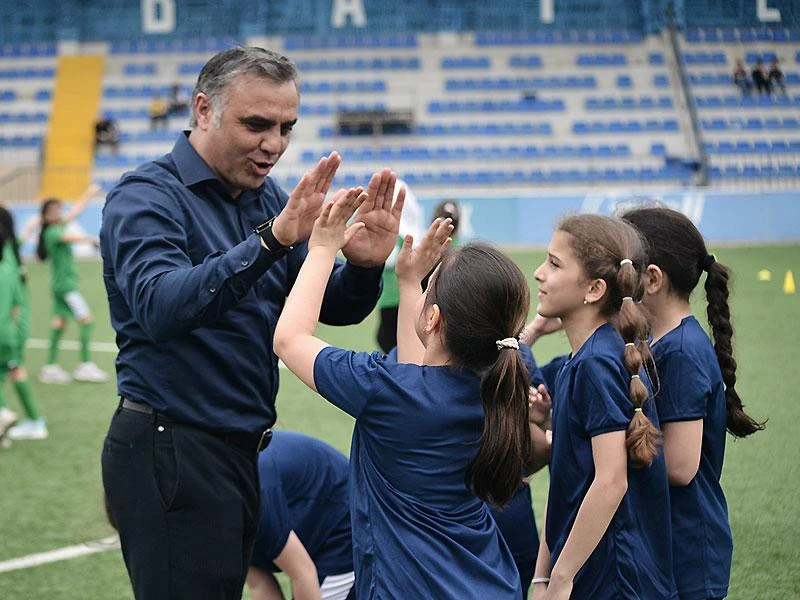 FIFA-nın dəstəyi ilə Bakıda kütləvi futbol festivalı keçirilib