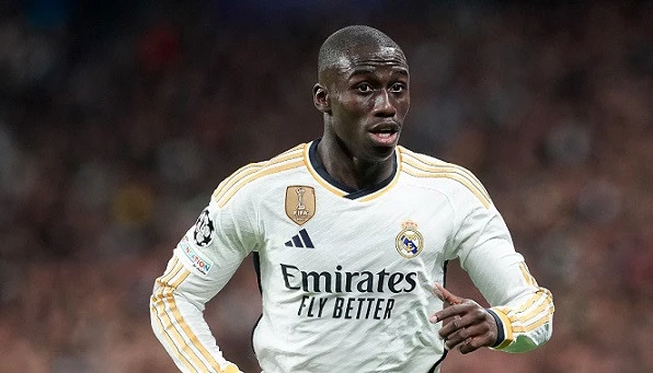 “Atletiko” “Real”ın müdafiəçisi ilə maraqlanır