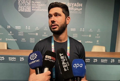 İslamiadanın azərbaycanlı rəsmisi: "Mənə deyirlər ki, yenə sizinkilər... "