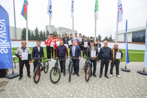 Bakı məktəbliləri arasında velosiped yarışı keçirilib