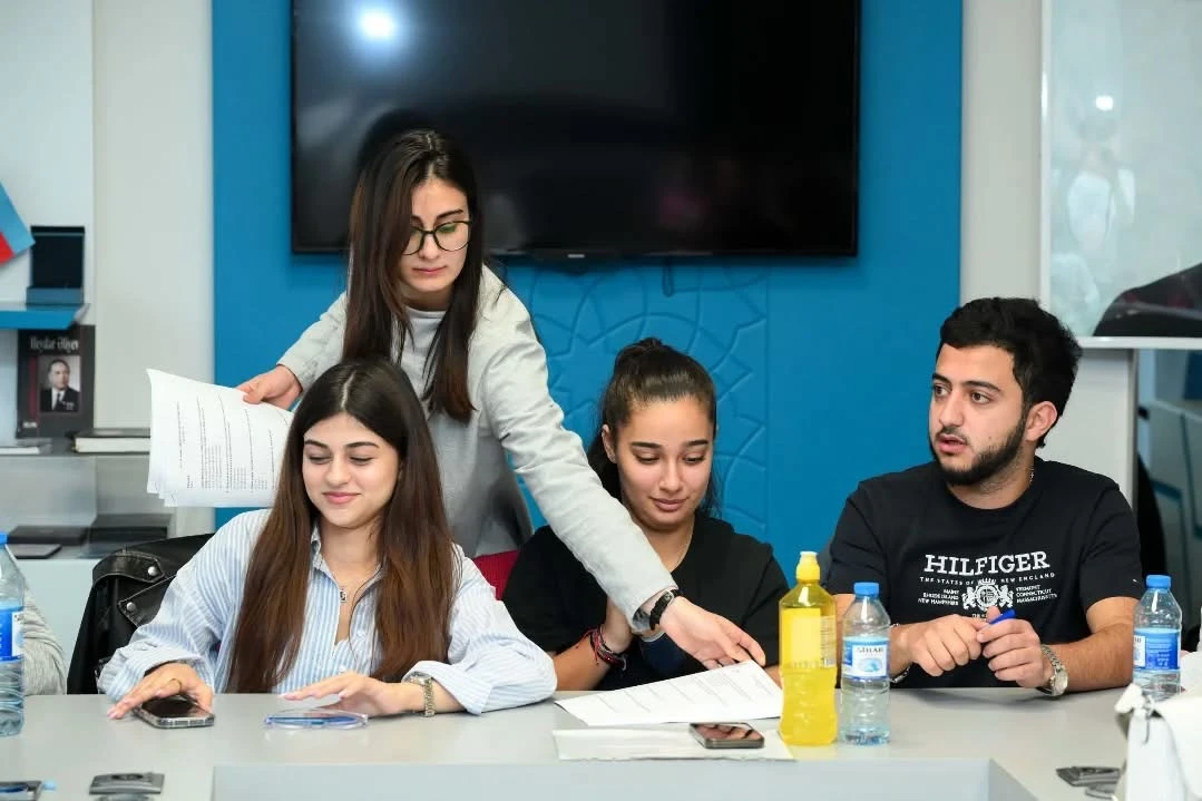 Türkiyəli mütəxəssis Bakıda kamandan oxatma hakimliyi üzrə təlimlər keçib - FOTO 