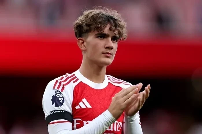 "Arsenal" 15 yaşlı futbolçu ilə anlaşıb