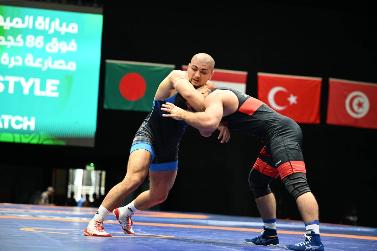 Azərbaycan güləşçisi İslam Oyunlarında qızıl medal qazanıb