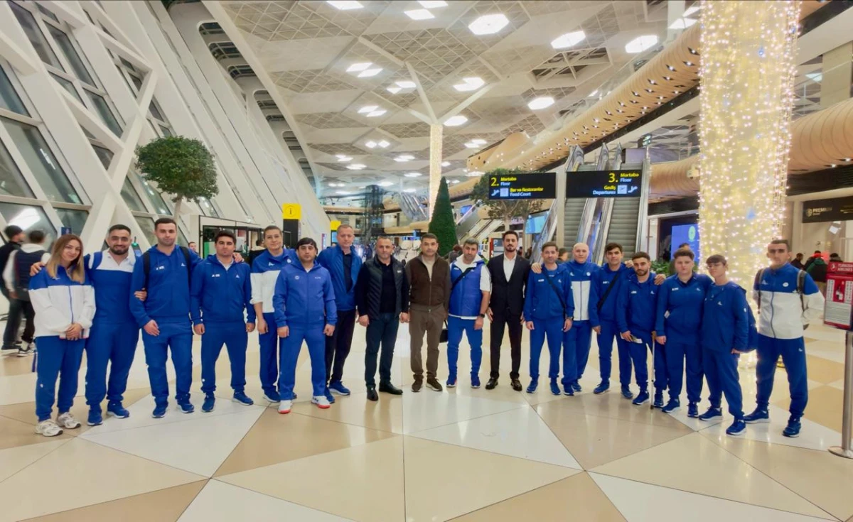 Azərbaycan millisi Qahirəyə yollanıb