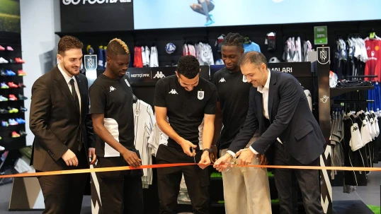 “Neftçi”nin rəsmi mağazası “Gənclik Mall”da fəaliyyətə başlayıb