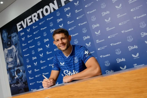"Everton"da yeni müqavilə - RƏSMİ 
