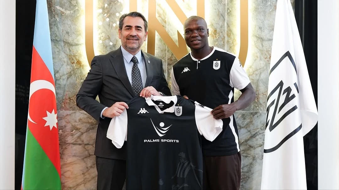 Abubakar rəsmən “Neftçi”də - FOTO 