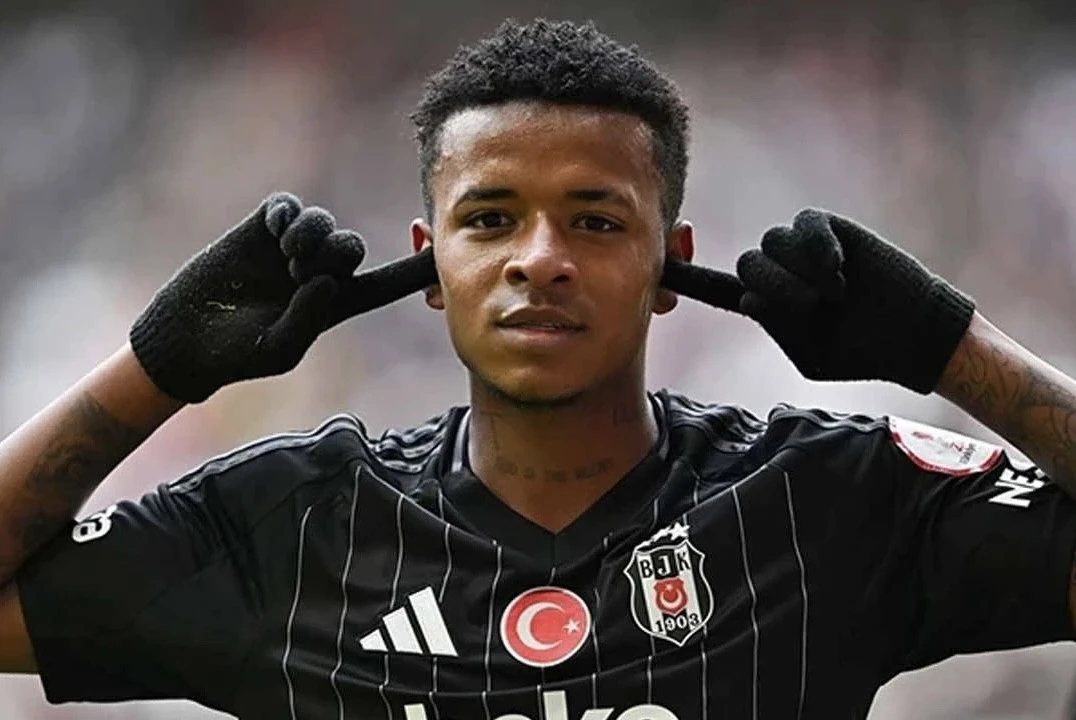 “Beşiktaş”ın futbolçusu Braziliya klubunda - RƏSMİ 