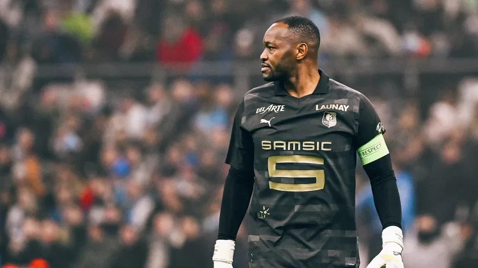 Stiv Mandanda karyerasını başa vurub