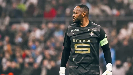 Stiv Mandanda karyerasını başa vurub