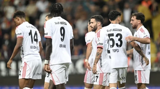 Super Liqa: “Beşiktaş”dan darmadağın