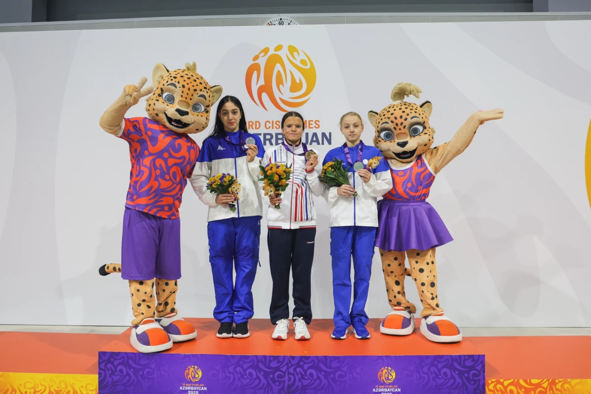 Azərbaycan üzgüçüləri III MDB Oyunlarında üç medal qazanıb - FOTO 