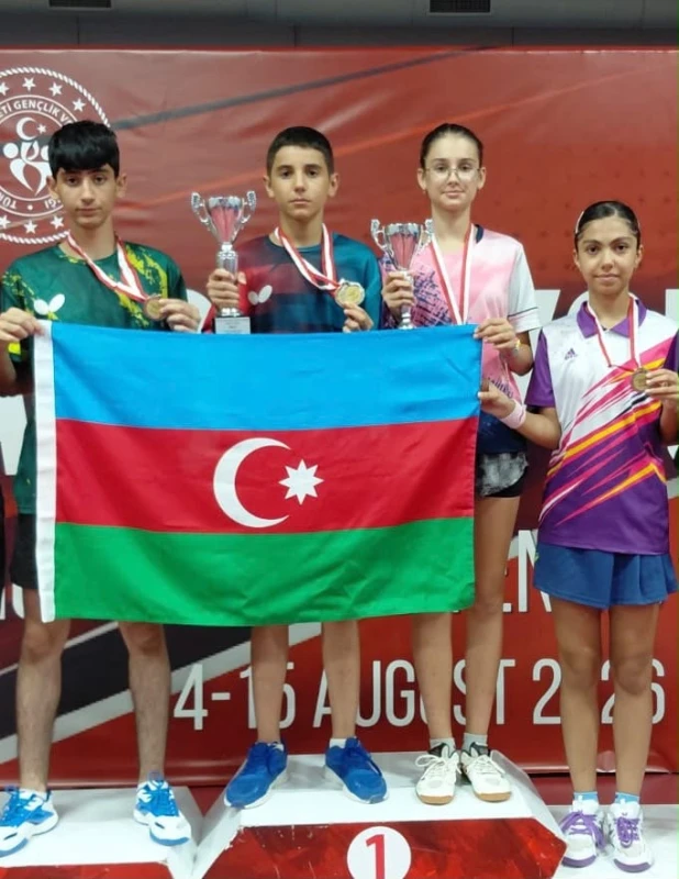 Stolustü tennisçilər Türkiyədən 4 medalla qayıdırlar - FOTO 
