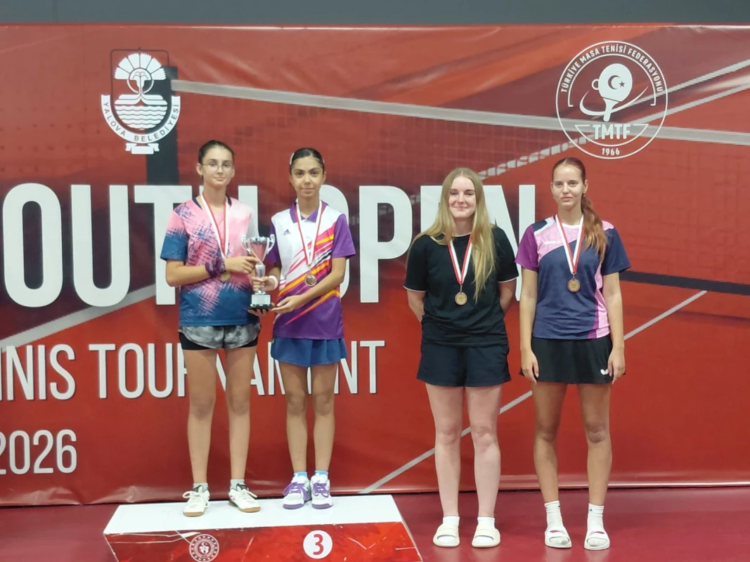 Stolustü tennisçilər Türkiyədən 4 medalla qayıdırlar - FOTO 