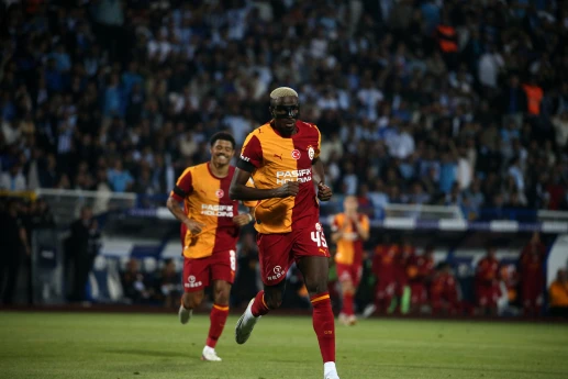 “Qalatasaray” liderliyə yüksəldi