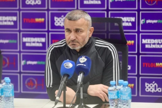 Qurban Qurbanov: “Belə meydançada oynamağa necə icazə verilir?”