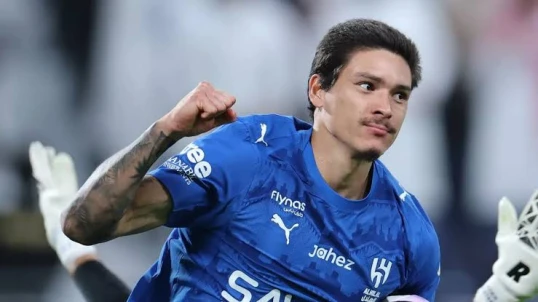 Uruqvaylı hücumçu Premyer Liqaya qayıda bilər