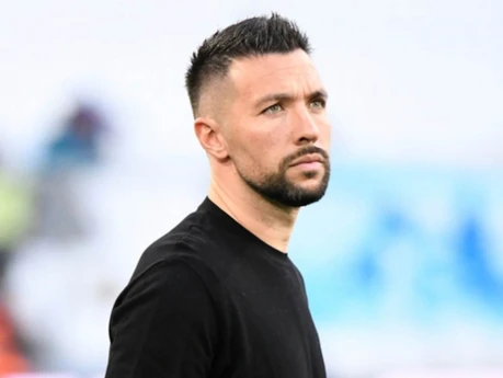 “Mançester Yunayted” Farioli variantını nəzərdən keçirir