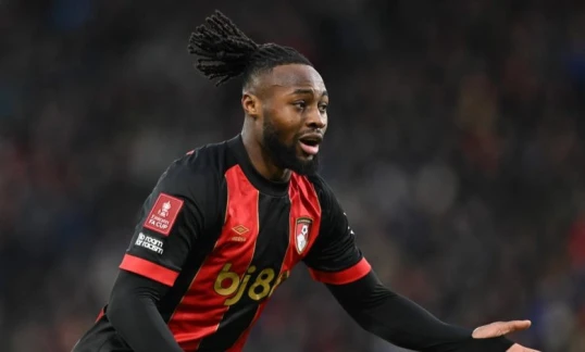 "Bornmut"un futbolçusu "Siti"yə keçir