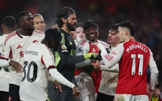 "Arsenal" - "Liverpul" oyununda dava düşüb - FOTO 