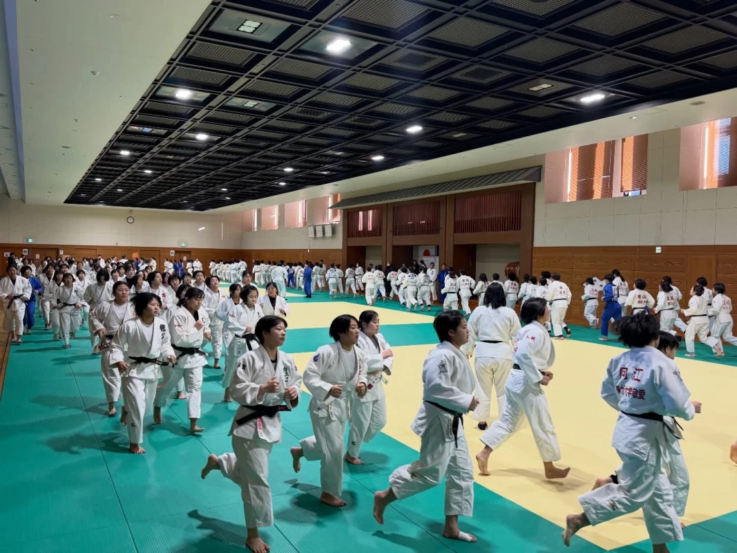 Gənc qızlardan ibarət cüdo millimiz Yaponiyaya yollanıb - FOTO 