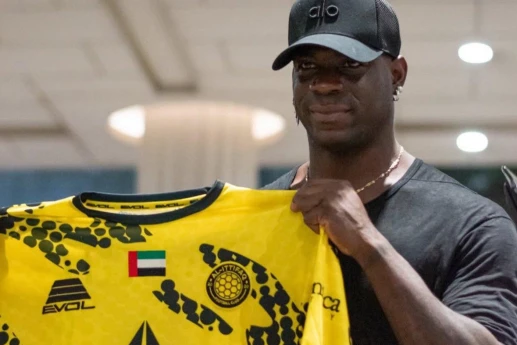 Balotelli II Liqa klubunda - Rəsmi 