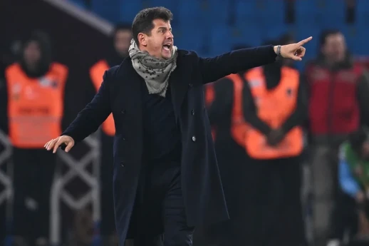 Emre Belözoğlu hakimləri sərt tənqid etdi: “Bu liqa belə davam edə bilməz”  