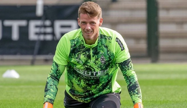 “Bayer” isveçrəli qolkiperlə güclənib  - Rəsmi 