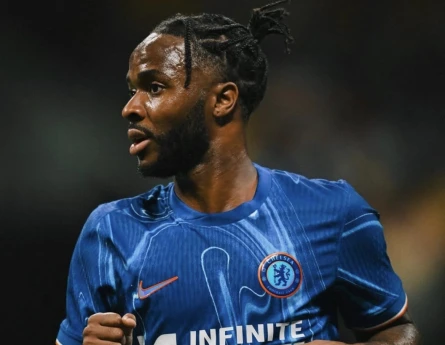 “Çelsi” Sterlinqlə yollarını ayırıb