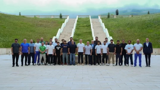 Rəşad Nəbiyev Qusarda təlim-məşq toplanışı keçən cüdoçularla görüşüb