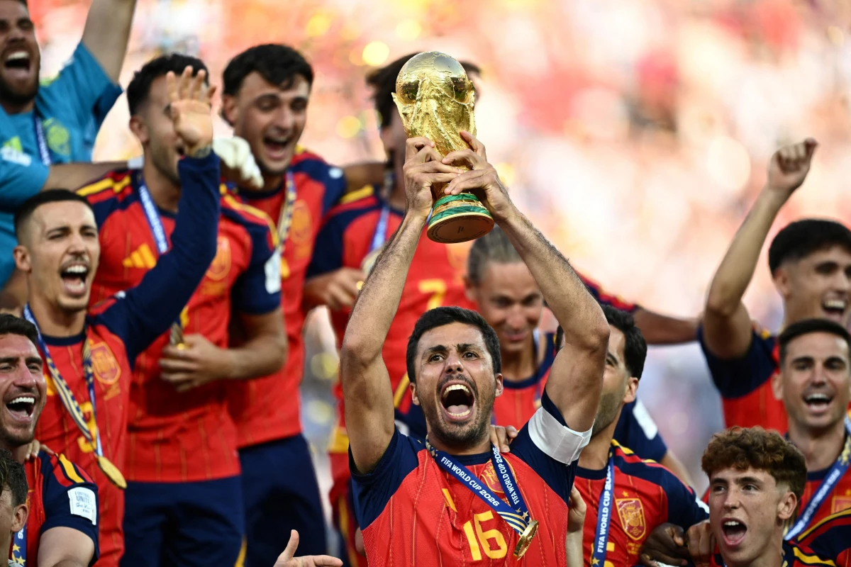 Çempion İspaniya təltif olundu