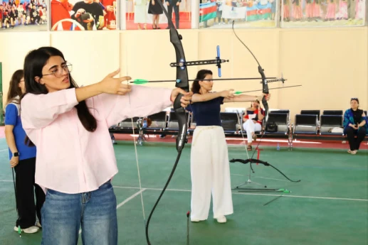 Jurnalistlər arasında kamandan oxatma yarışı keçirilib - FOTO 