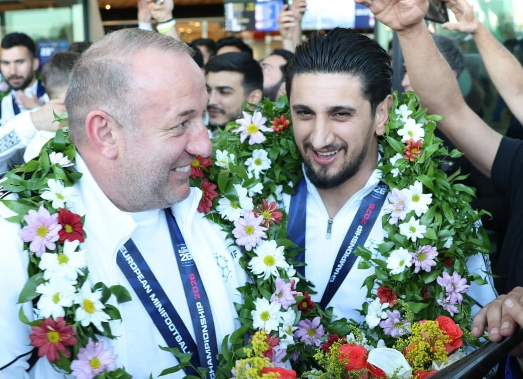 Avropa çempionu olan Azərbaycanın minifutbol yığması Vətənə qayıdıb - FOTOLAR 