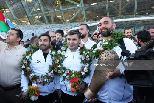 Avropa çempionu olan Azərbaycanın minifutbol yığması Vətənə qayıdıb - FOTO 