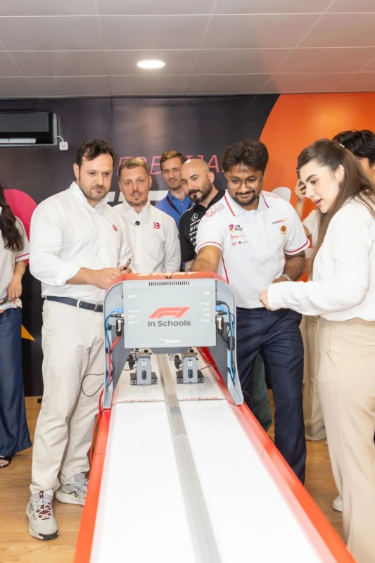 Azərbaycan "Formula 1"in dəstəklədiyi qlobal STEM Racing proqramına qoşulub