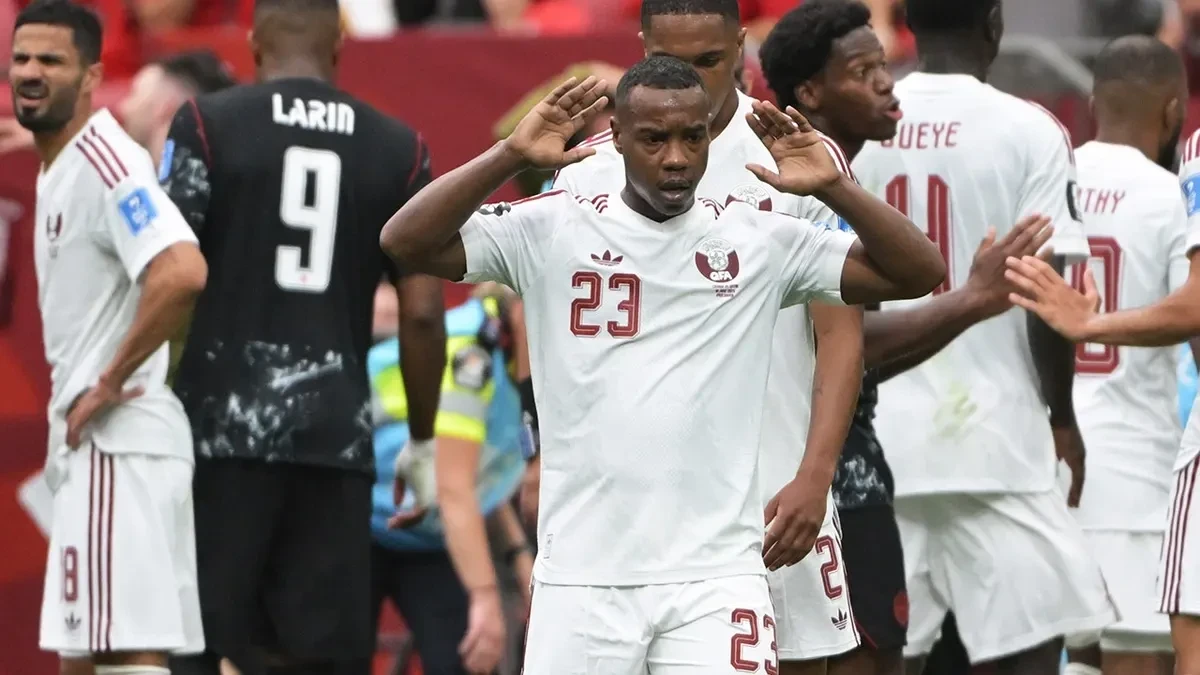 FIFA-dan qətərli futbolçuya ağır cəza - 5 oyunluq diskvalifikasiya 
