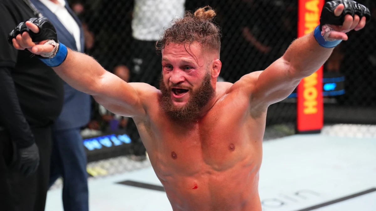 UFC: Rafael Fizievdən erkən nakaut 