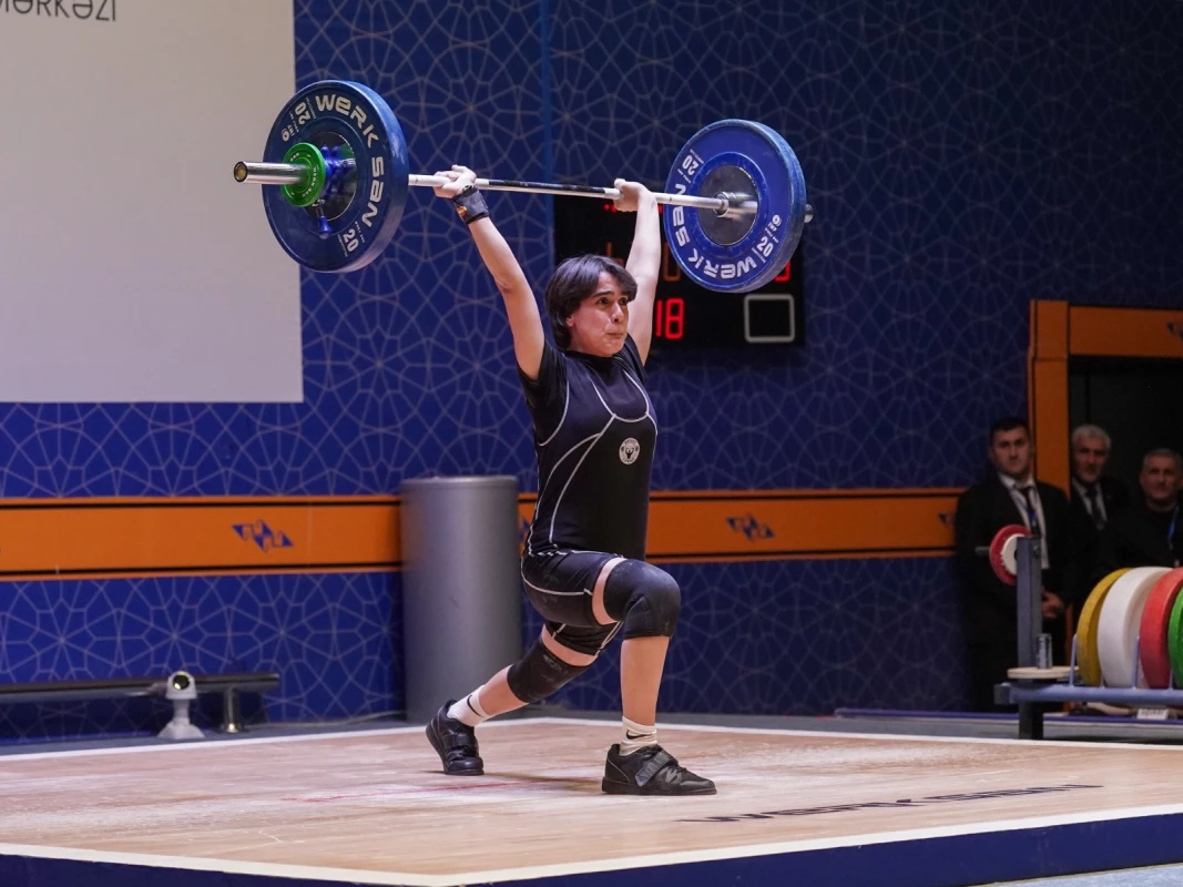 Ağırlıqqaldırma üzrə Azərbaycan çempionatına start verilib - FOTO 