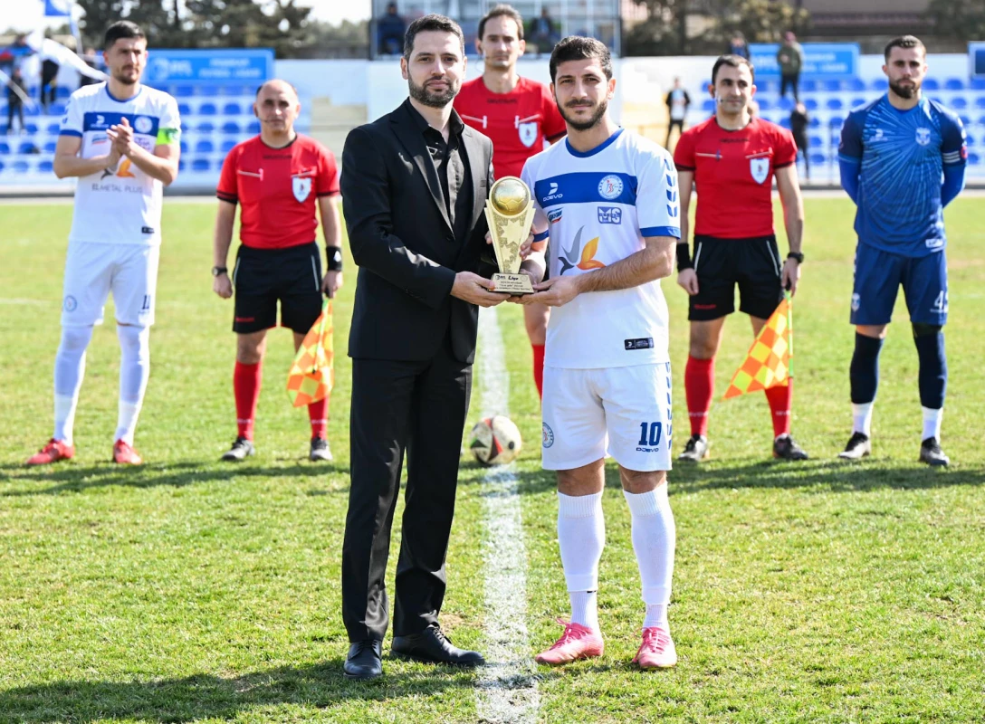 "Baku Sportinq"in futbolçusu mükafatlandırılıb 
