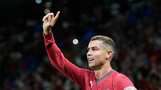 Ronaldo millidən uzaqlaşdırılıb 