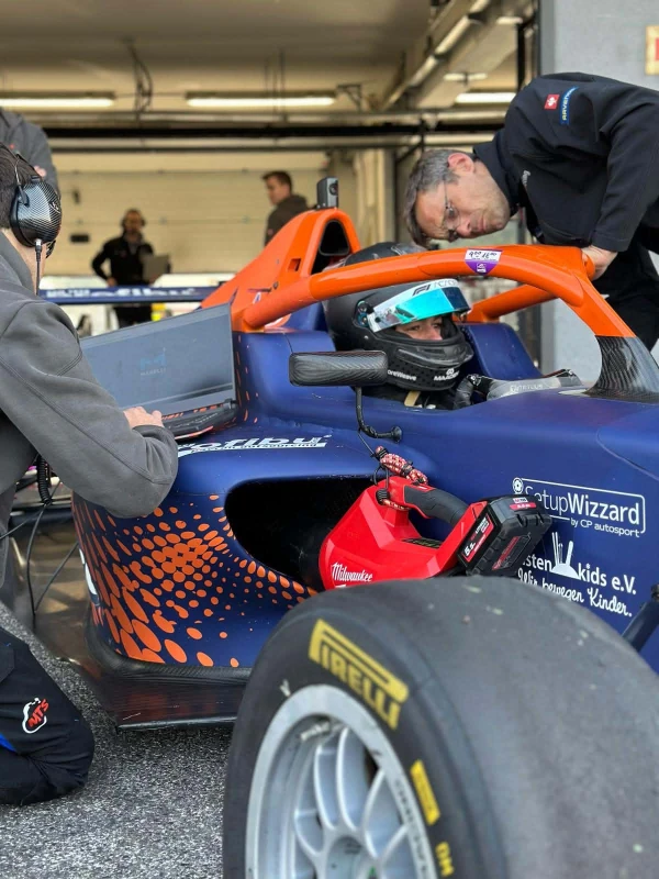 Azərbaycanlı Formula 4 pilotu Davin Cəfərov Slovakiya Ring trasında növbəti testlərini uğurla başa vurub!