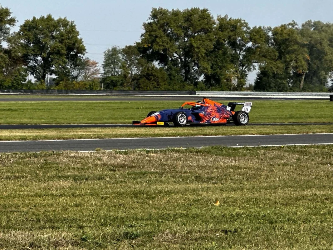 Azərbaycanlı Formula 4 pilotu Davin Cəfərov Slovakiya Ring trasında növbəti testlərini uğurla başa vurub!