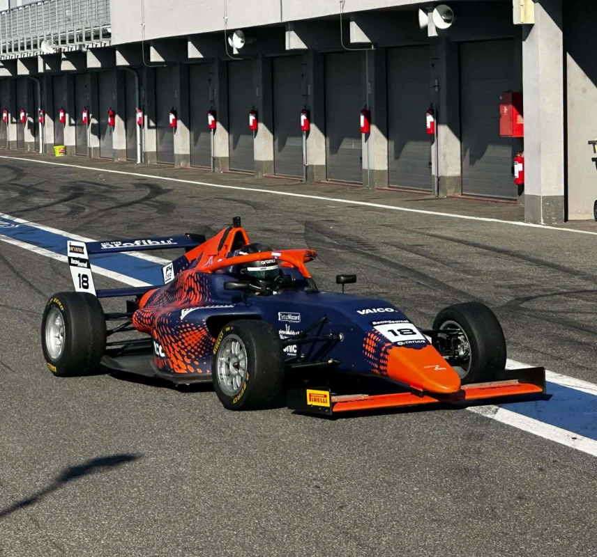 Azərbaycanlı Formula 4 pilotu Davin Cəfərov Slovakiya Ring trasında növbəti testlərini uğurla başa vurub!