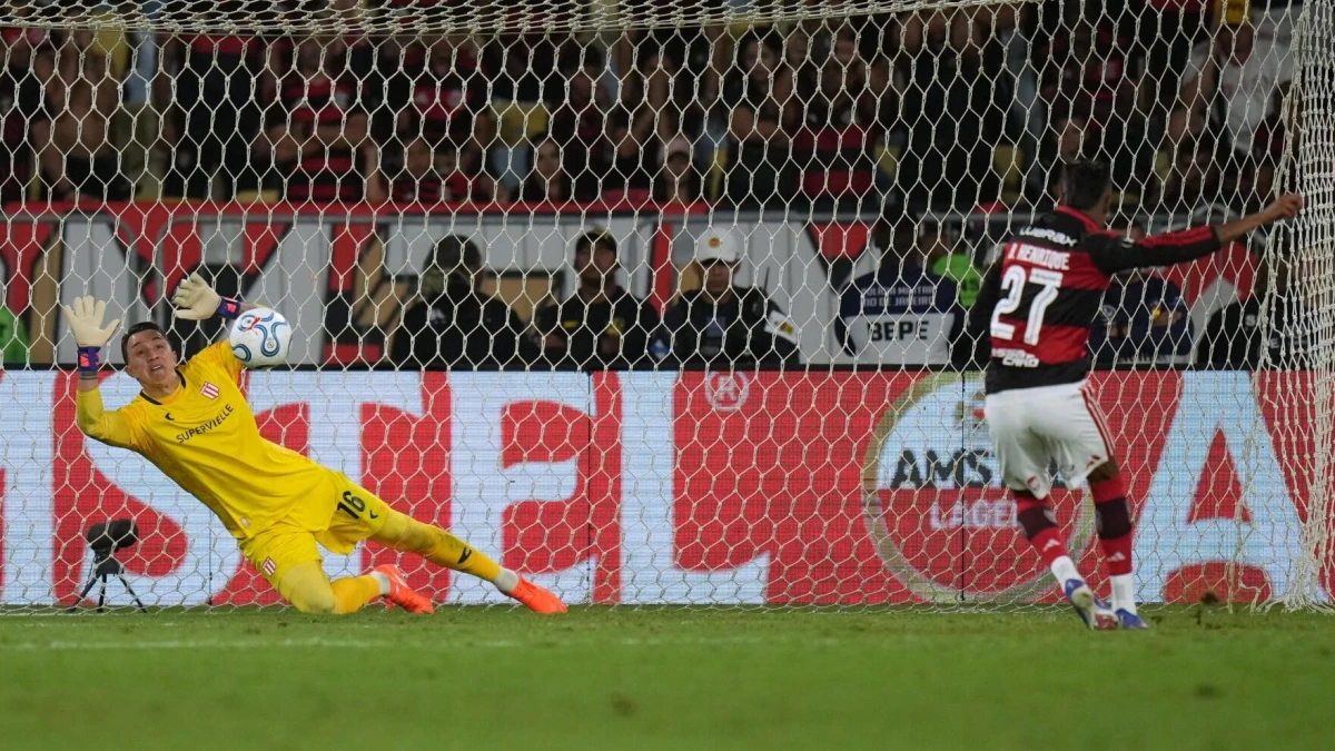 Muslera komandasını finala çıxardı – 3 penalti dəf etdi - VİDEO 