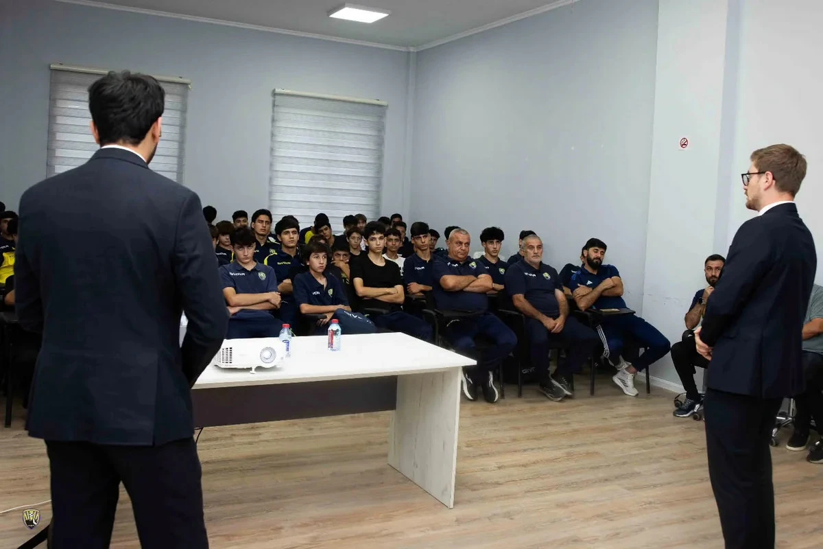 "Kəpəz"in futbolçularına danışılmış oyunlarla bağlı seminar keçirilib