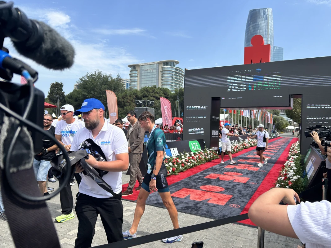 “IRONMAN 70.3 Baku”: Finişə ilk çatan idmançı müəyyənləşib - FOTO 