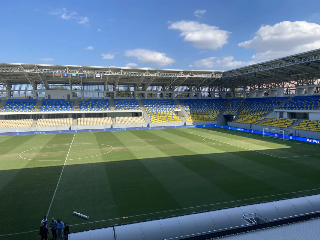Gəncə stadionunda mənfi əlamətlər: qazon yanıb!  - FOTO 