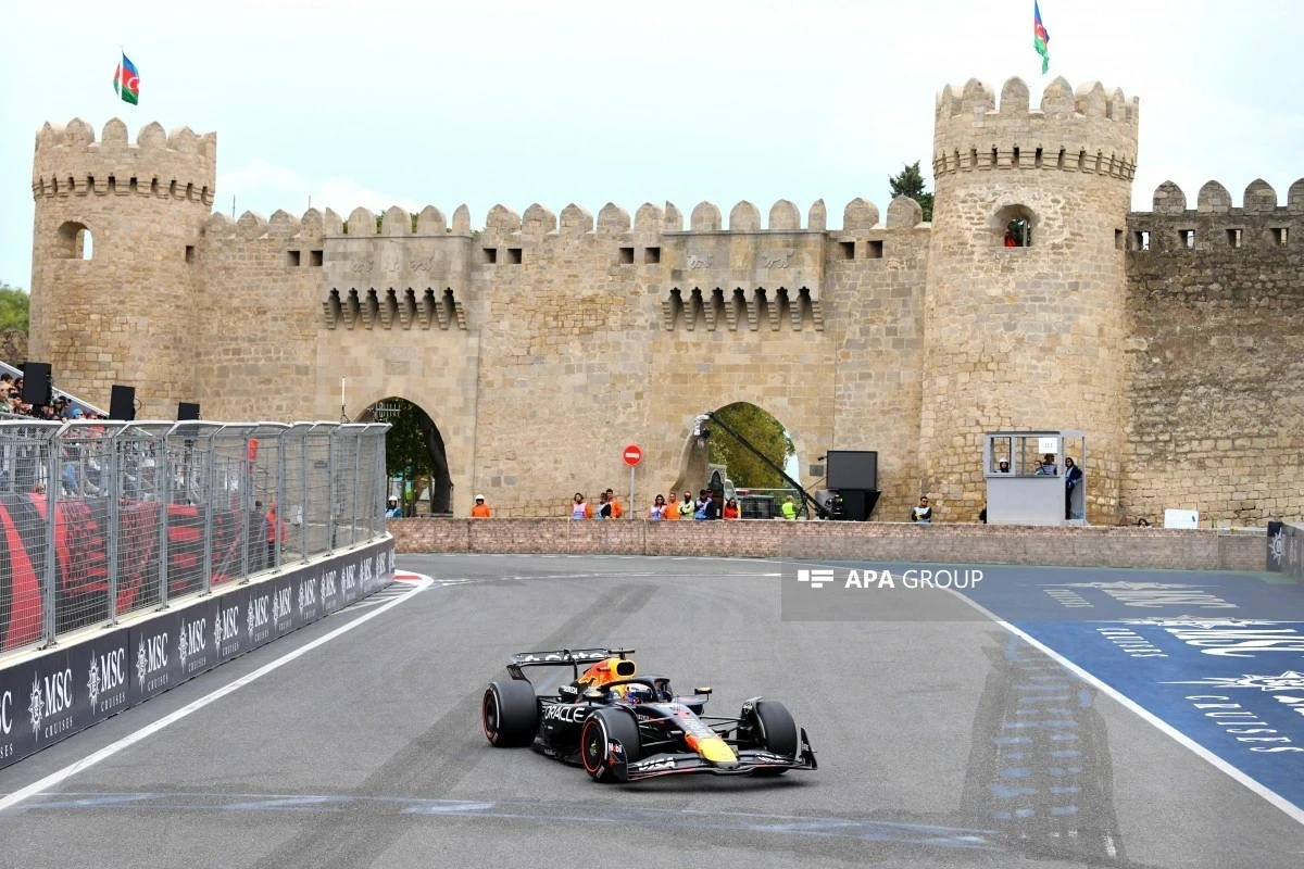 “Formula 1”: Sərbəst yürüşə start verildi
